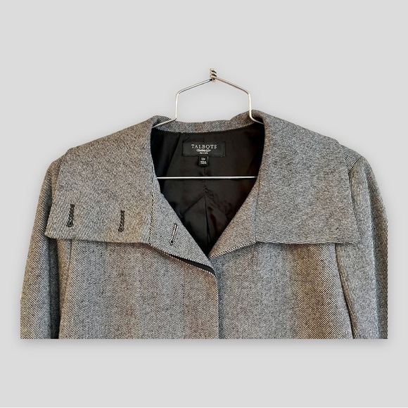TALBOTS, NWOT, GREY TWEED, SHORT, SWING COAT. FULLY LINED. SIZE 12P. - Picture 4 of 7